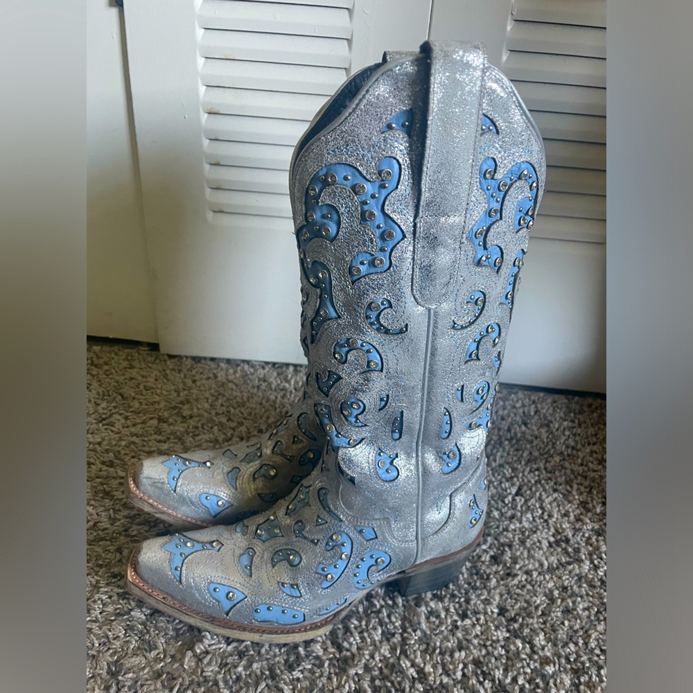 🩵🩵 Silver/Light blue Sparkly Cowboy boots 🩵🩵